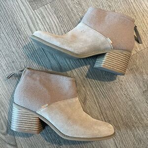TOMS Lacy Desert Taupe Gray Suede Felt Ankle Boots